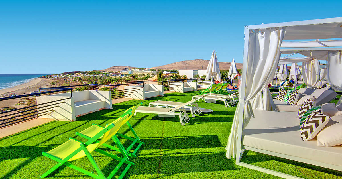 Een foto van het terras bij SBH Crystal Beach Hotel & Suites
