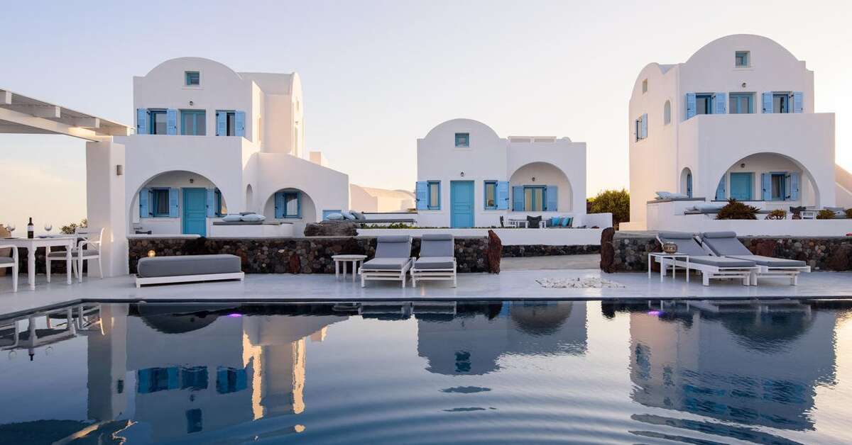 Een foto van het zwembad bij Kalestesia Suites
