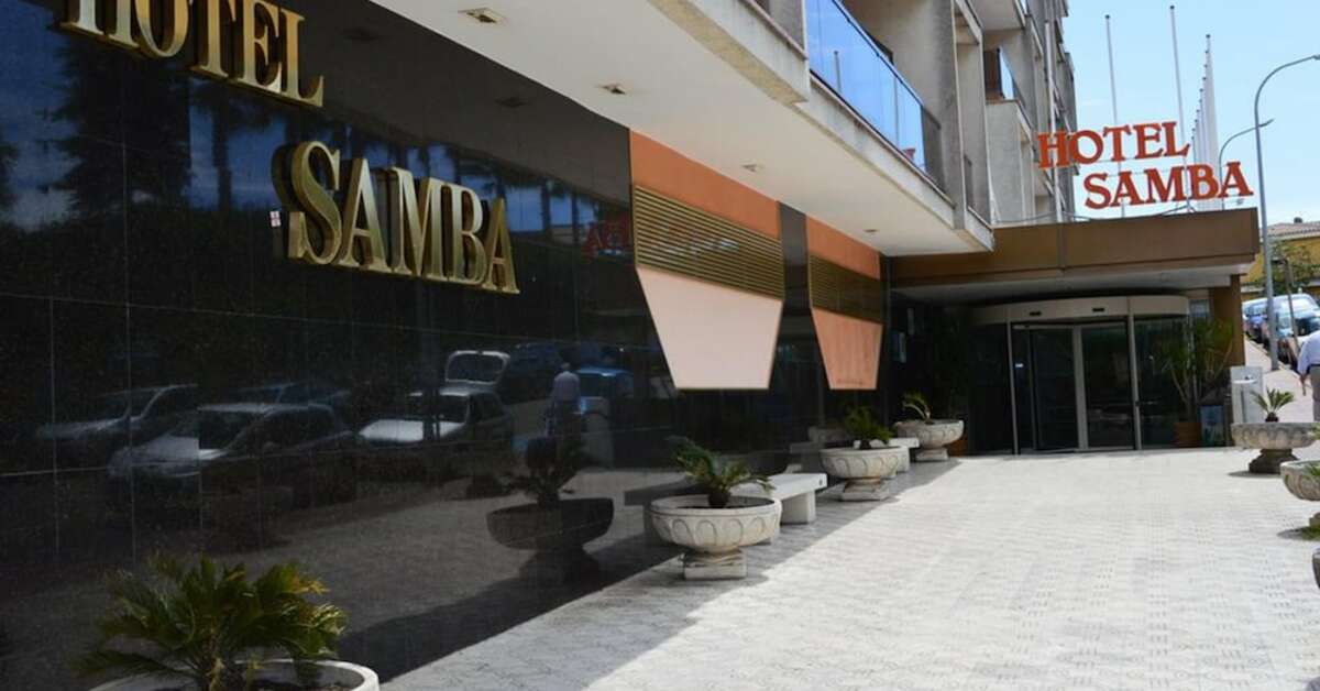 Een foto van de buitenkant van Hotel Samba