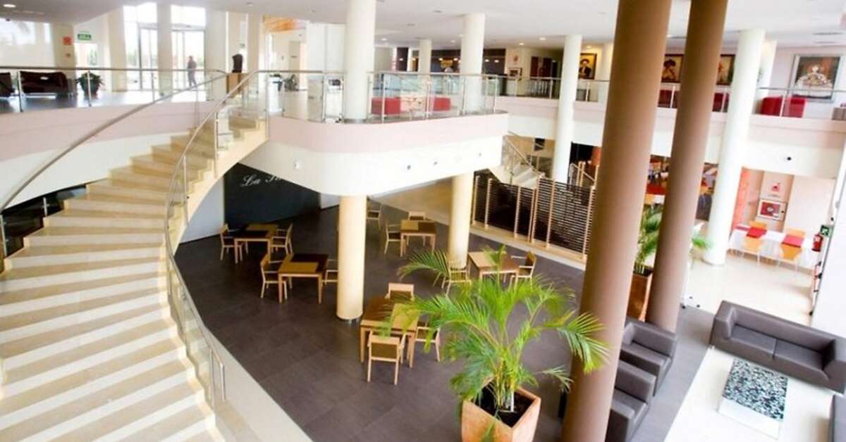 Een foto van het interieur van Hotel Bonalba Alicante