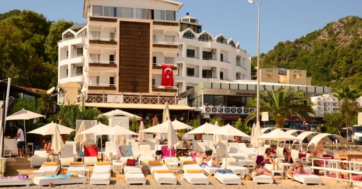 Een foto van de buitenkant van Class Beach Hotel