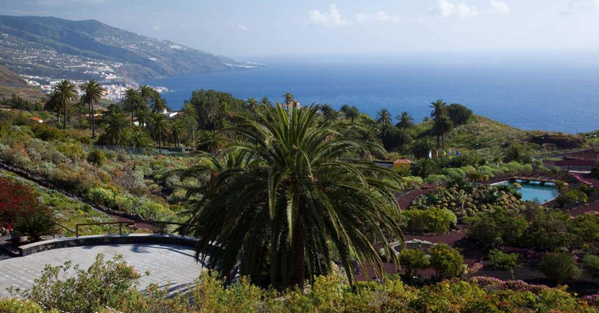 Een foto van het terras bij Parador de La Palma