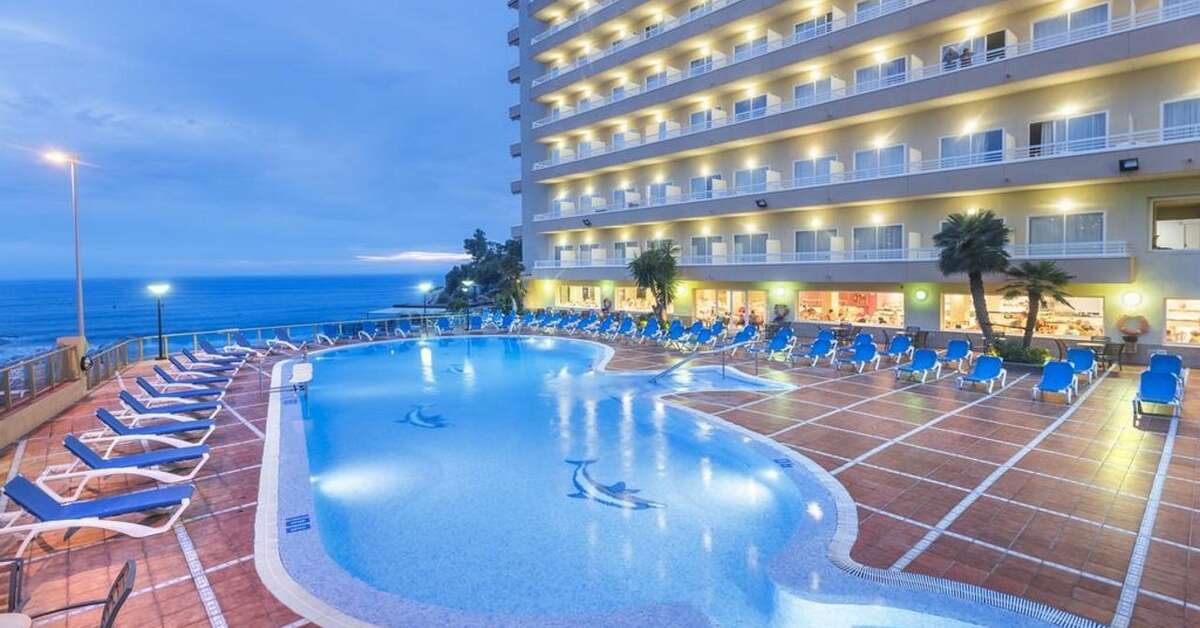 Een foto van het zwembad bij Hotel Cala Font