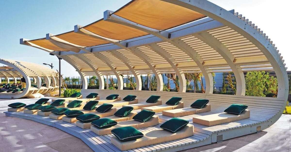 Een foto van het terras bij Susesi Luxury Resort