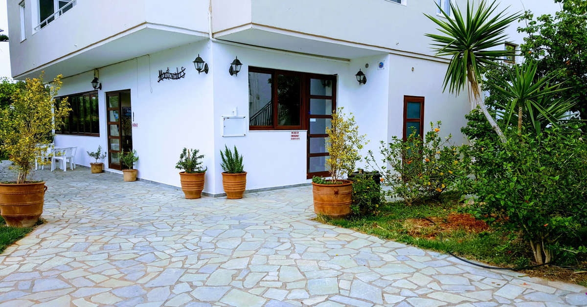 Een foto van de buitenkant van Mastorakis Studios