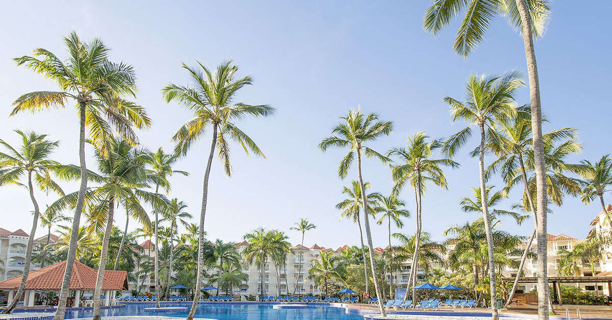 Een foto van het zwembad bij Occidental Caribe