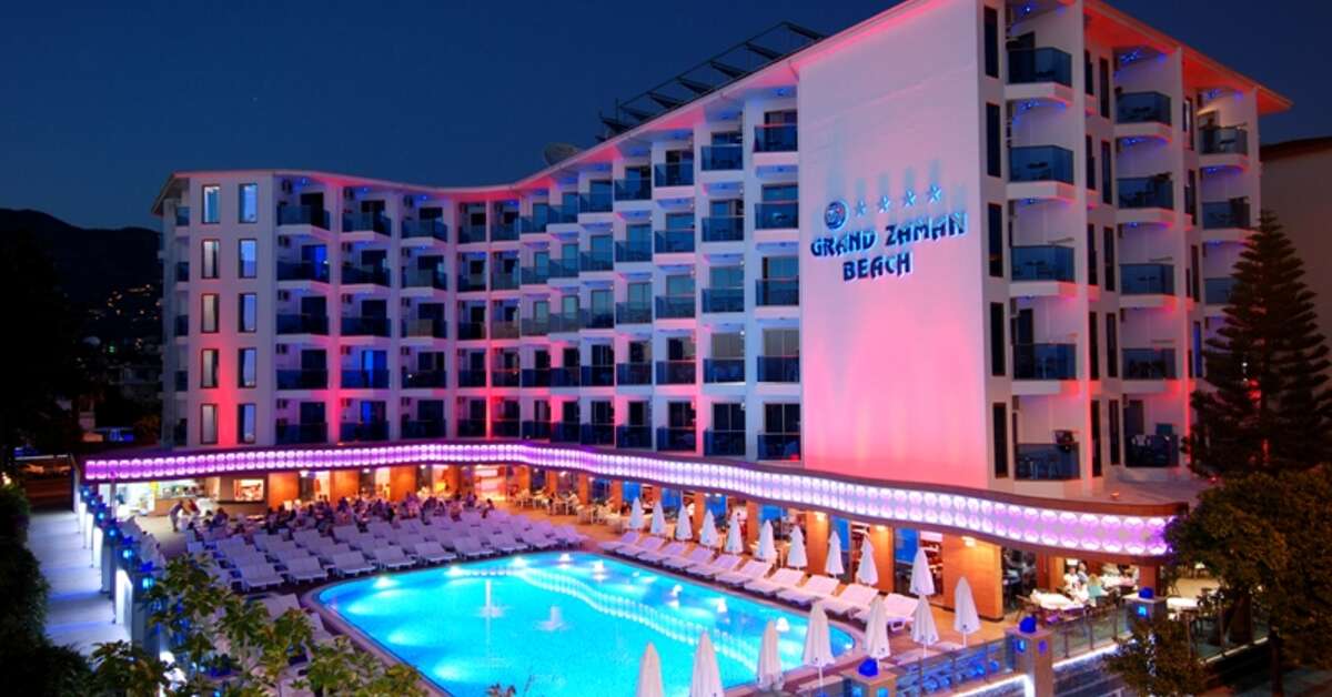 Ein Foto vom Pool im Grand Zaman Beach