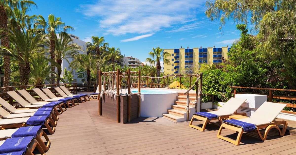 Een foto van het terras bij H10 Salou Princess