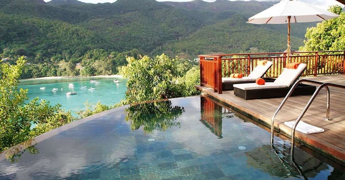Ein Foto vom Pool im Constance Ephelia