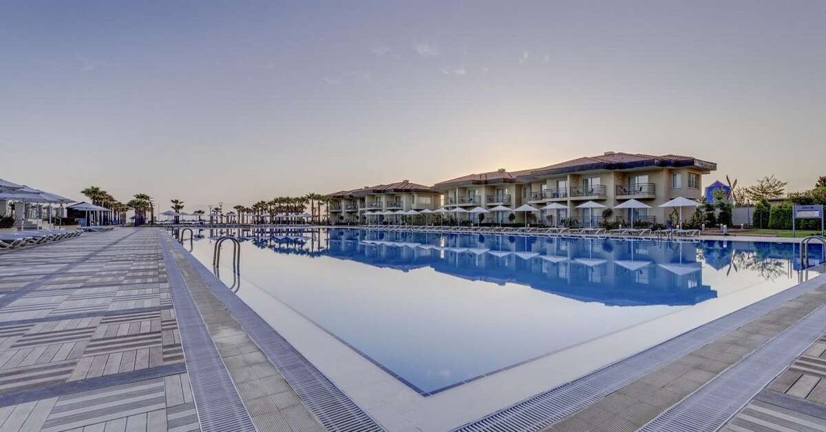 Een foto van het zwembad bij Radisson Blu Resort & Spa Cesme