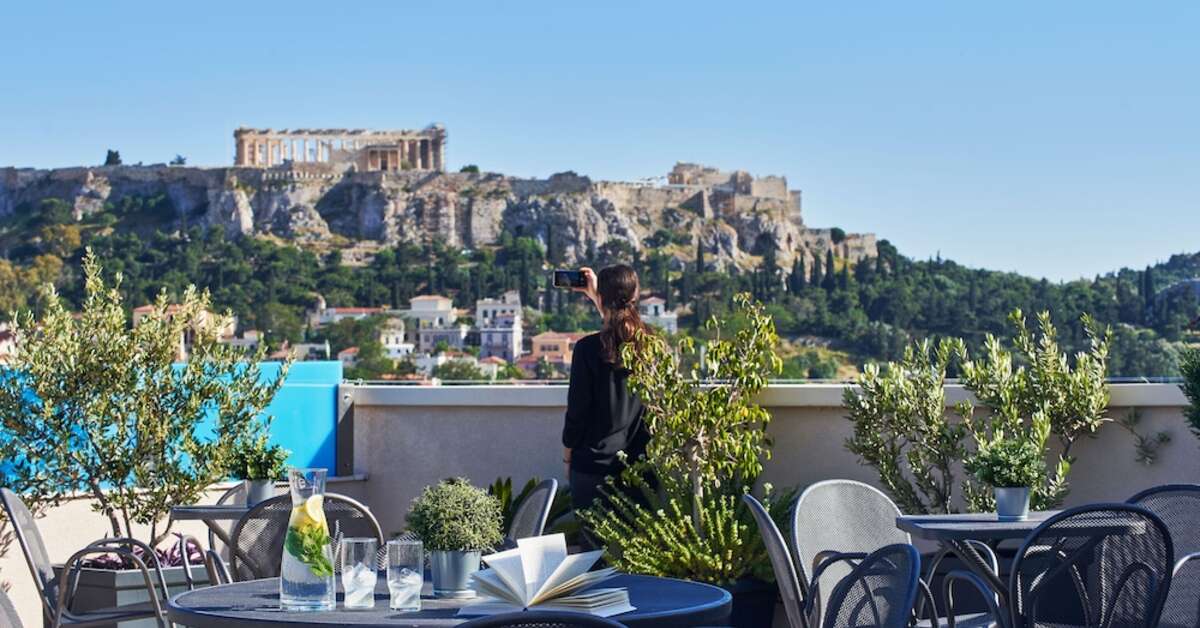 Een foto van het terras bij Arion Athens Hotel