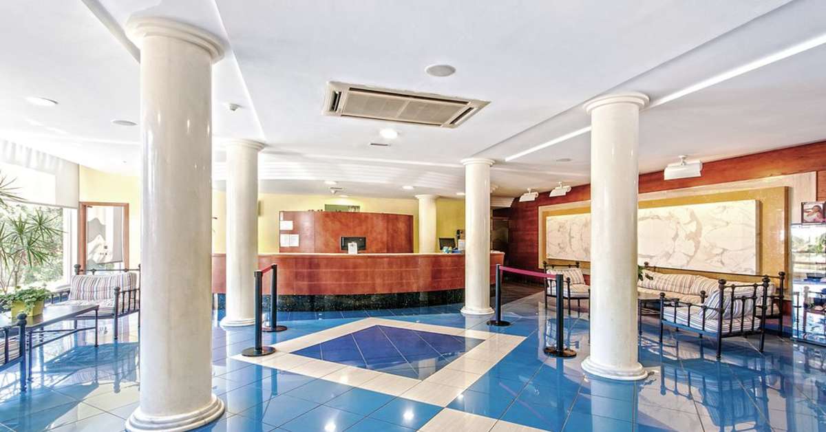Een foto van het interieur van Aparthotel HYB Eurocalas