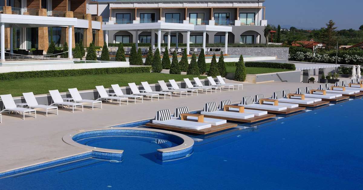 Een foto van het zwembad bij Cavo Olympo Luxury Hotel & Spa