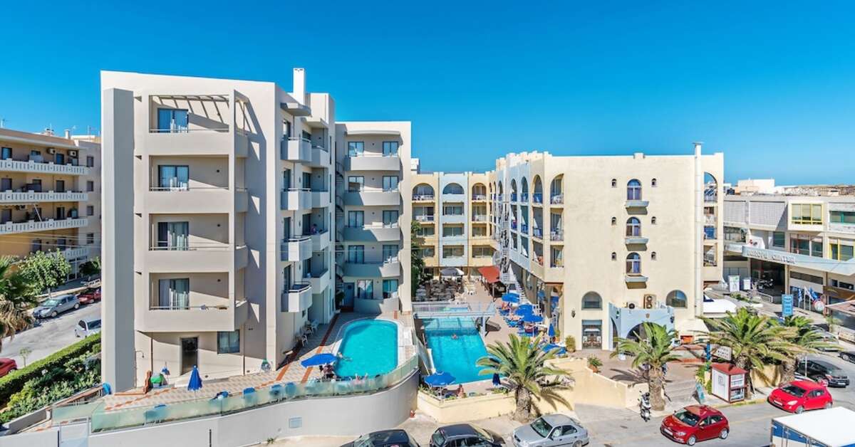 Een foto van het zwembad bij Lefkoniko Beach Hotel