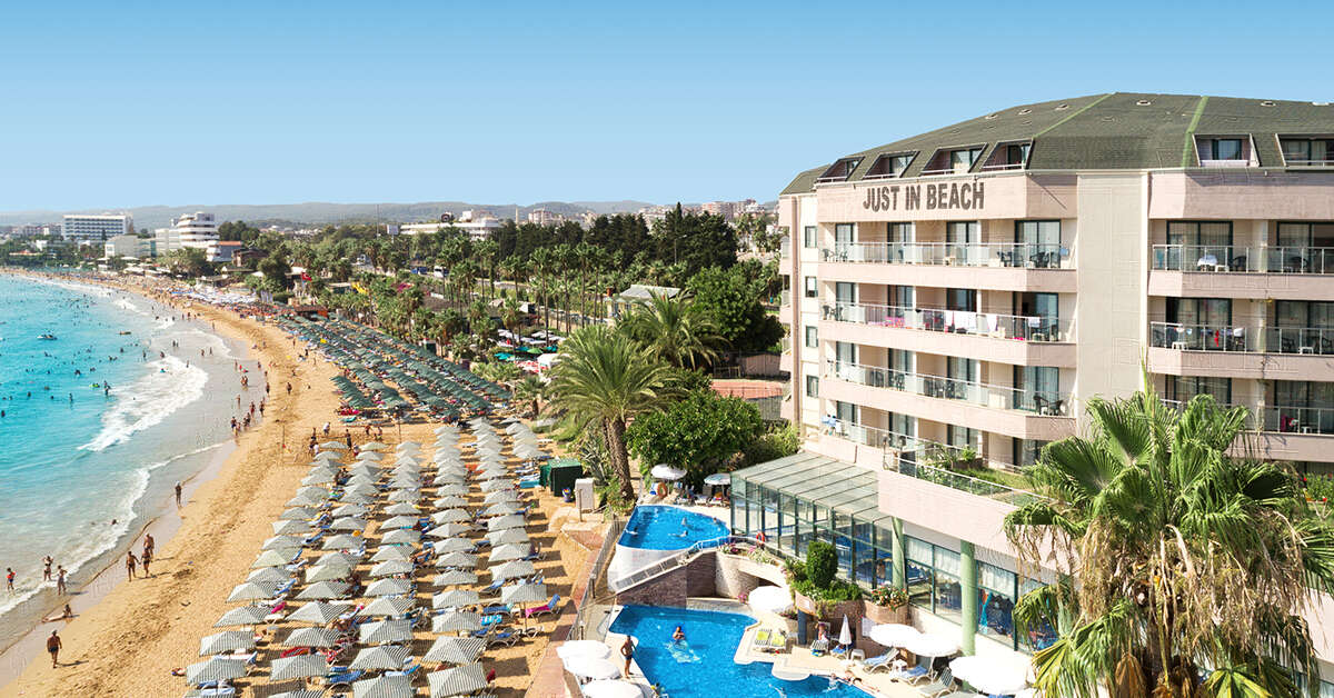 Ein Foto vom Pool im Aska Just In Beach