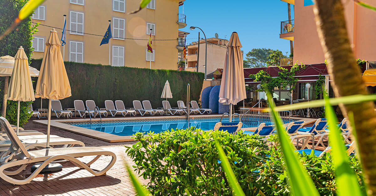 Een foto van het zwembad bij Hotel Amoros