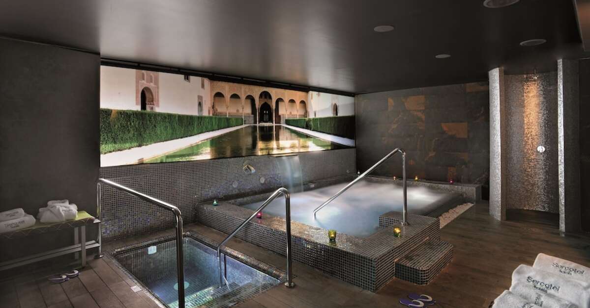 Een foto van het zwembad bij Gran Hotel Luna de Granada