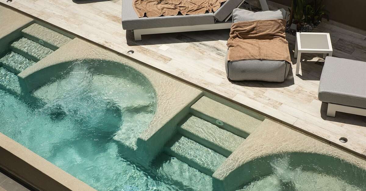 Ein Foto vom Pool im Amalthia Beach Resort
