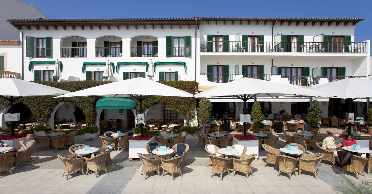 Ein Foto von der Außenansicht des Sis Pins Hotel
