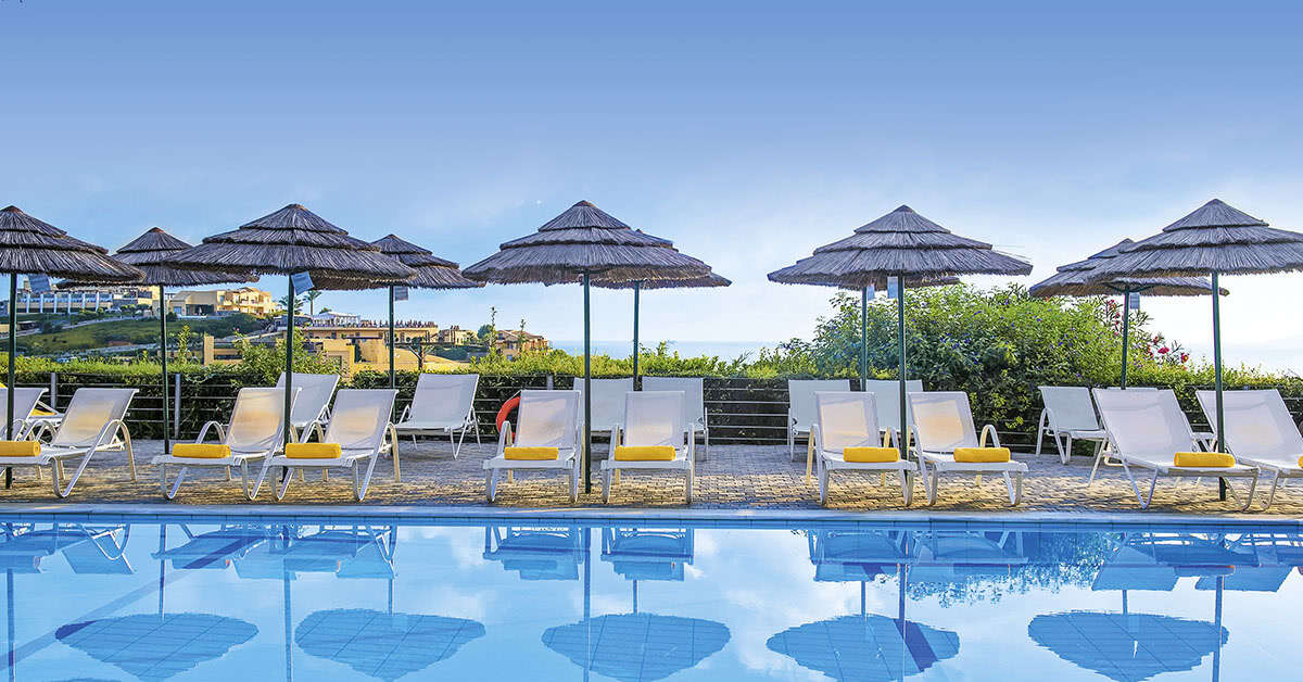 Een foto van het zwembad bij Blue Bay Resort & Spa