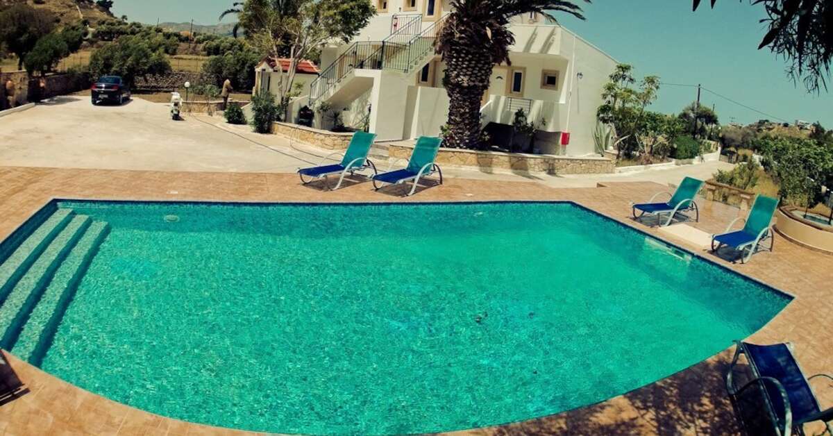 Een foto van het zwembad bij Garden Villa