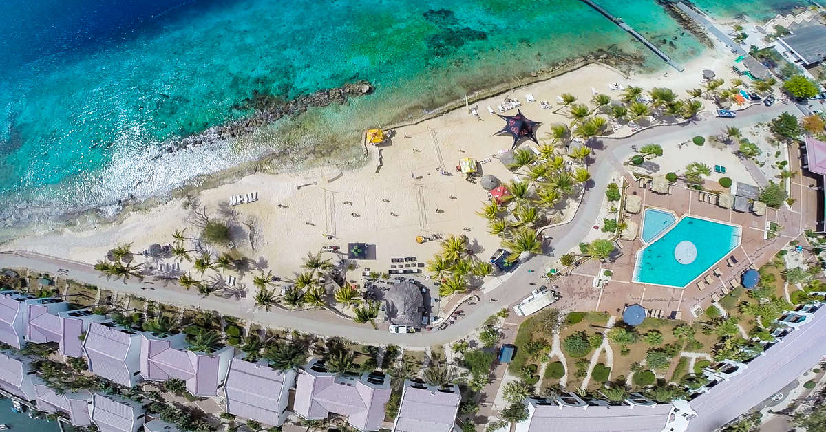 Een foto van een overzicht van Van der Valk Plaza Beach Resort Bonaire