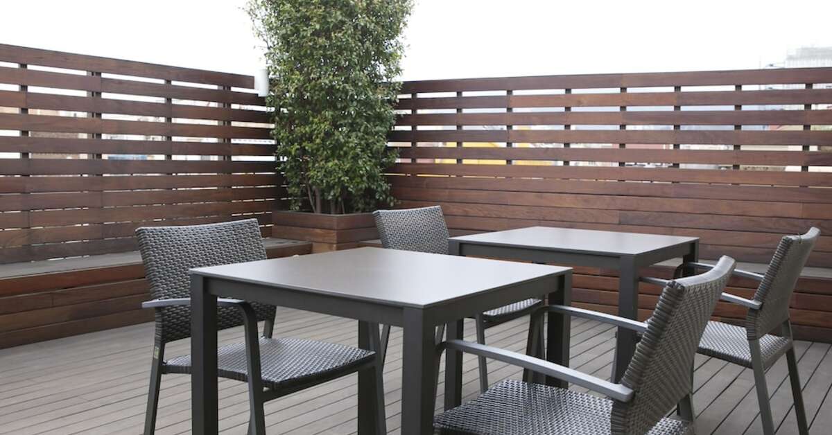 Een foto van het terras bij Abba Hotel Balmoral