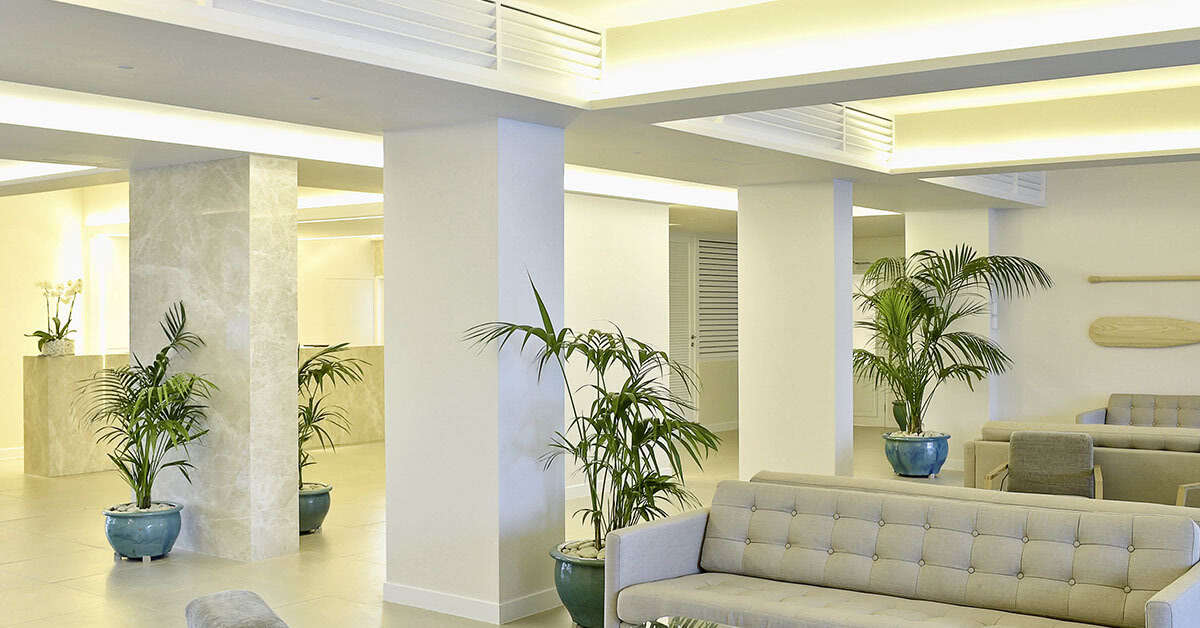 Een foto van het interieur van Sunrise Gardens