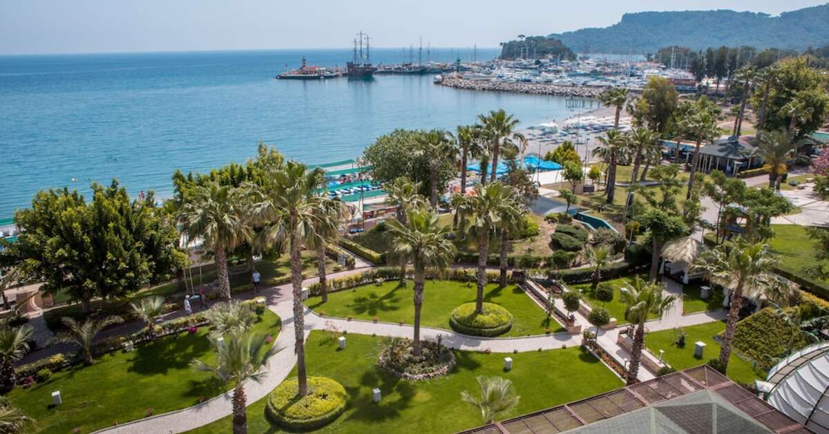 Een foto van het terras bij L'Ancora Beach