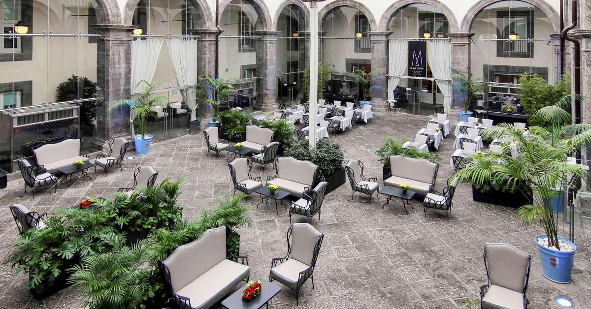 Een foto van Palazzo Caracciolo Napoli