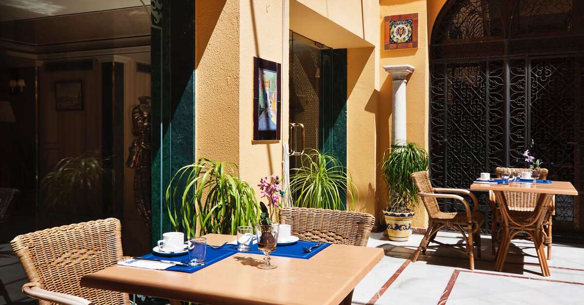 Een foto van het terras bij H10 Corregidor Boutique Hotel