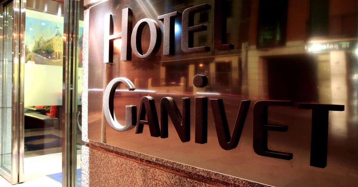Een foto van de buitenkant van Hotel Porcel Ganivet