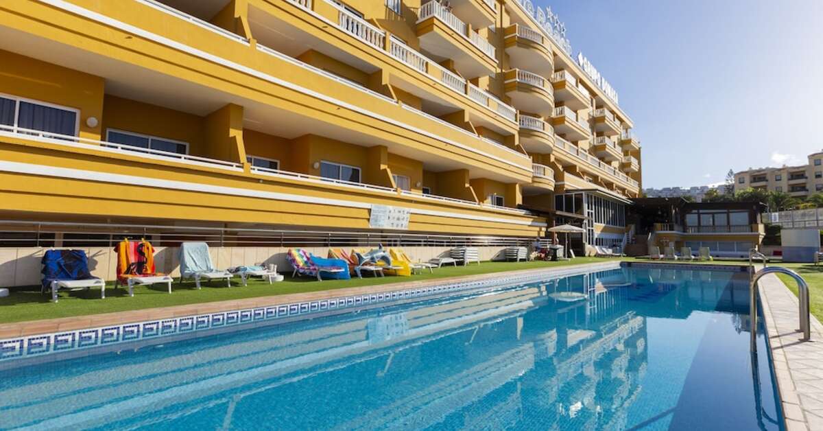 Een foto van het zwembad bij Hotel Villa de Adeje Beach
