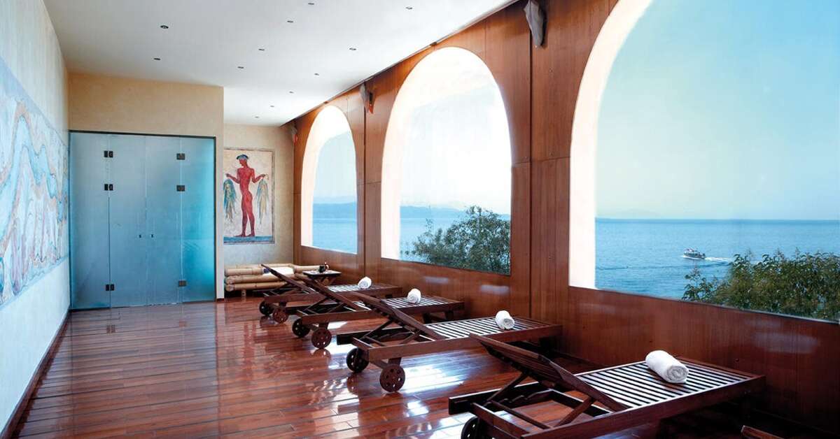Een foto van het terras bij Sunshine Corfu Hotel & Spa