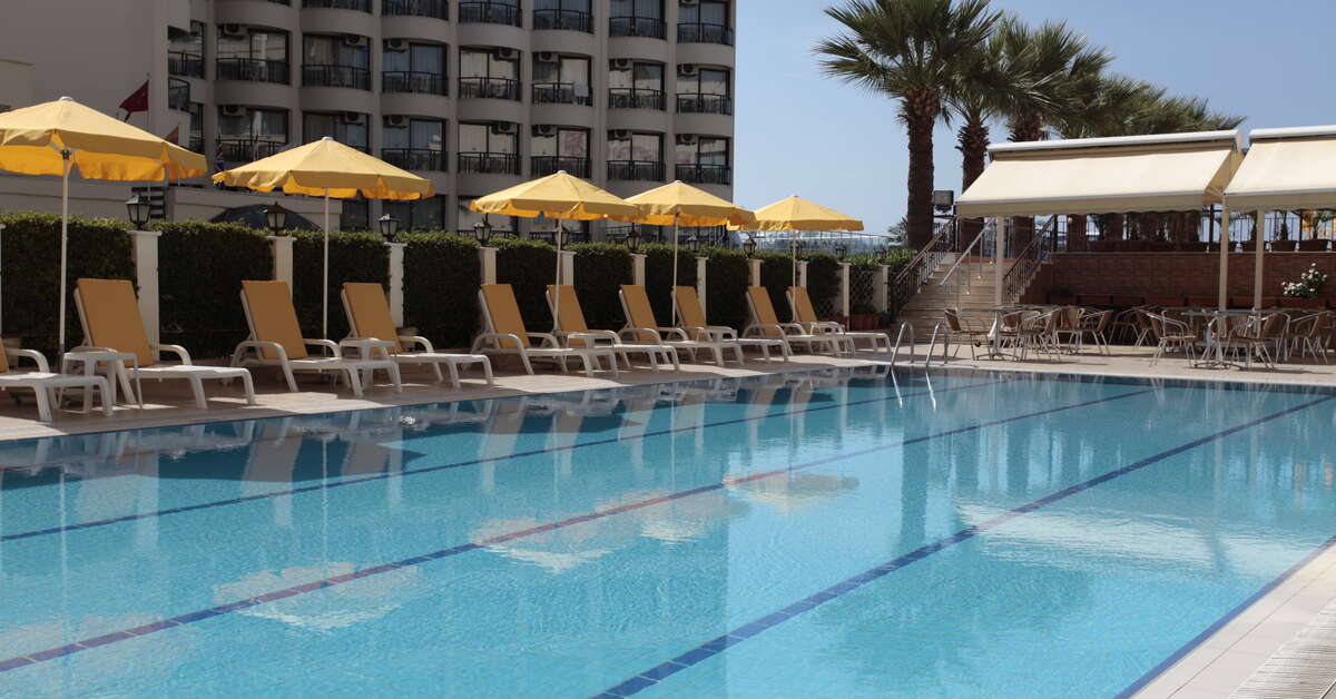 Een foto van het zwembad bij Palm Hotel