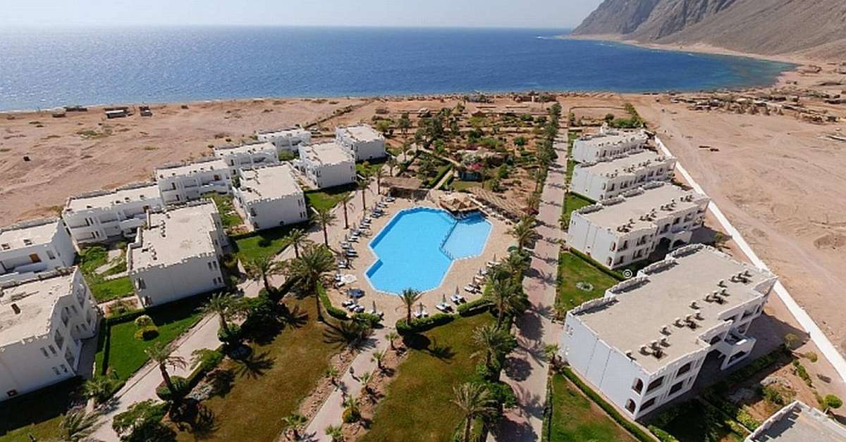 Een foto van het zwembad bij Happy Life Village