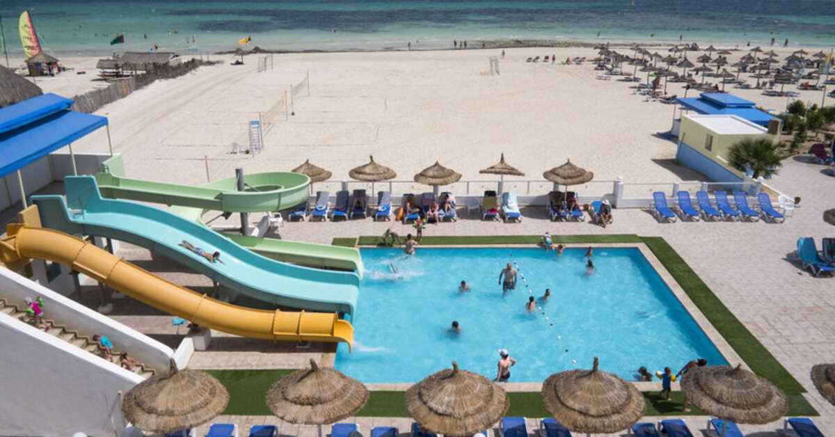 Een foto van het zwembad bij Calimera Yati Beach