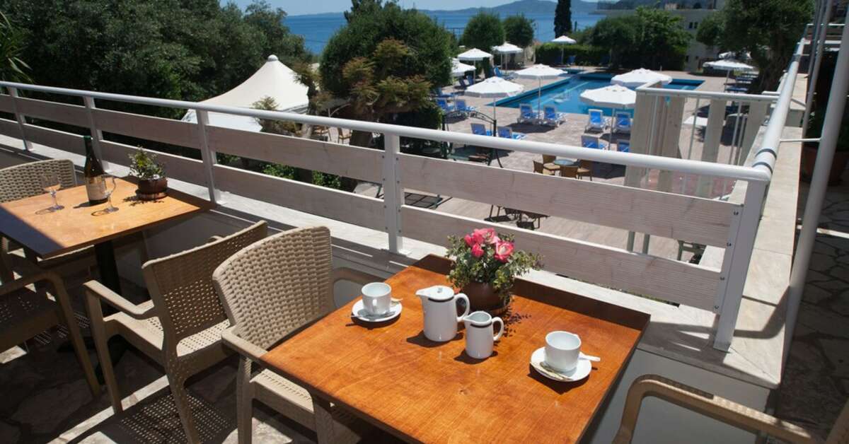 Ein Foto von der Terrasse im Golden Alexandros Hotel	