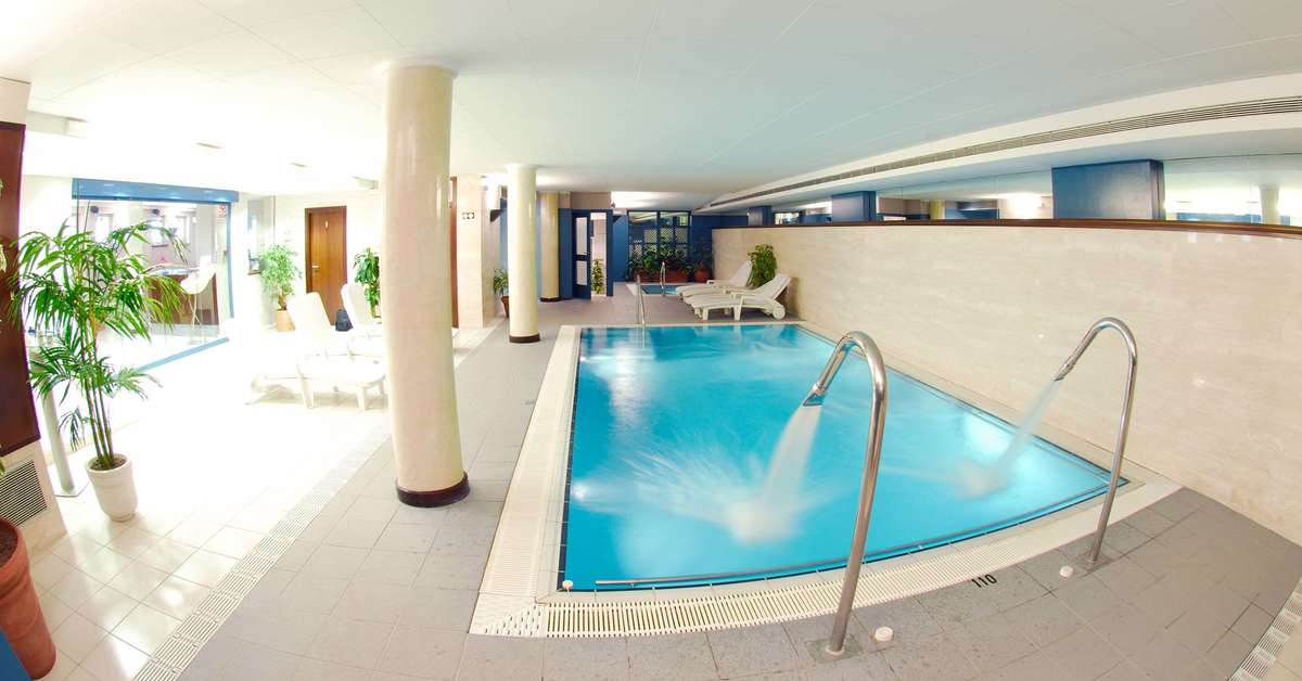 Een foto van het zwembad bij Gran Hotel Reymar
