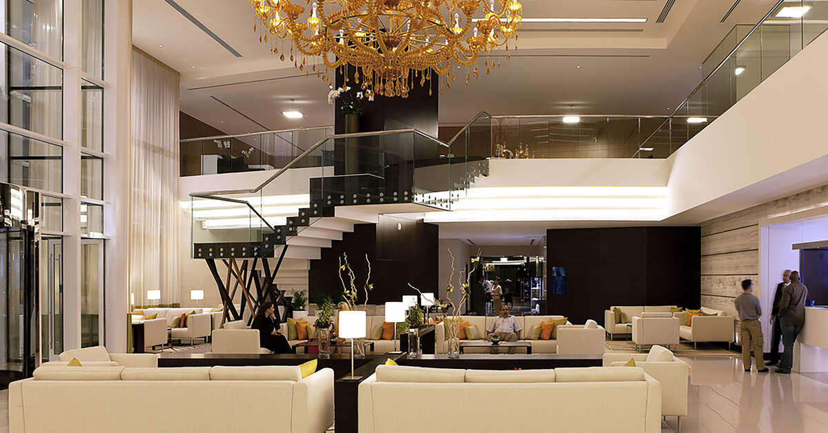 Een foto van het interieur van Novotel Dubai Al Barsha