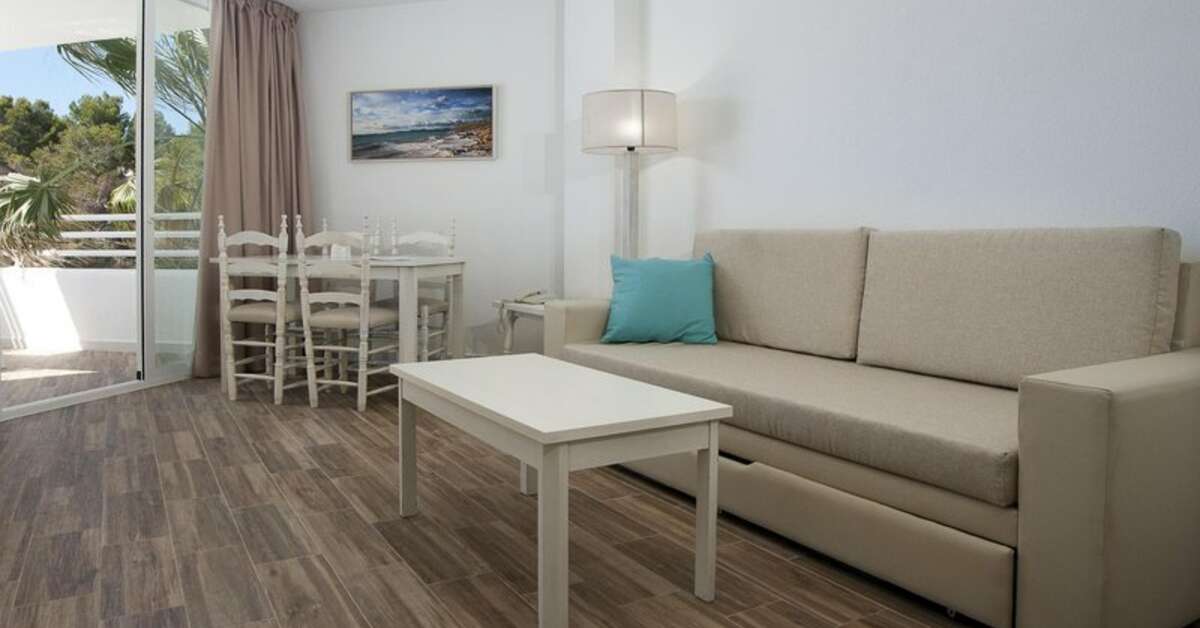 Ein Foto Fergus Style Cala Blanca Suites