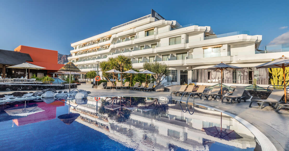 Een foto van het strand bij Barcelo Santiago