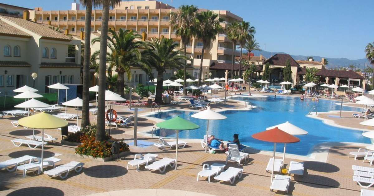 Een foto van het zwembad bij Occidental Torremolinos Playa