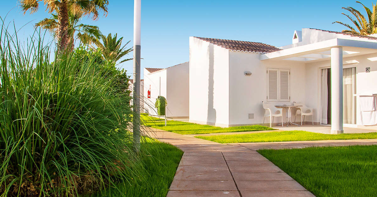 Een foto van de buitenkant van Sagitario Menorca Mar Appartementen