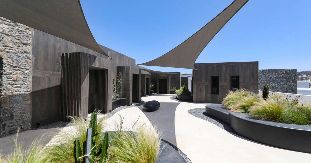 Een foto van de buitenkant van Aeonic Suites & Spa