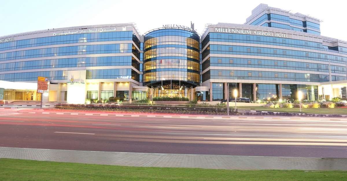 Een foto van de buitenkant van Millennium Airport Hotel Dubai