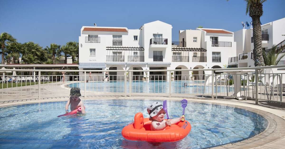 Een foto van het zwembad bij Akti Beach Village Resort