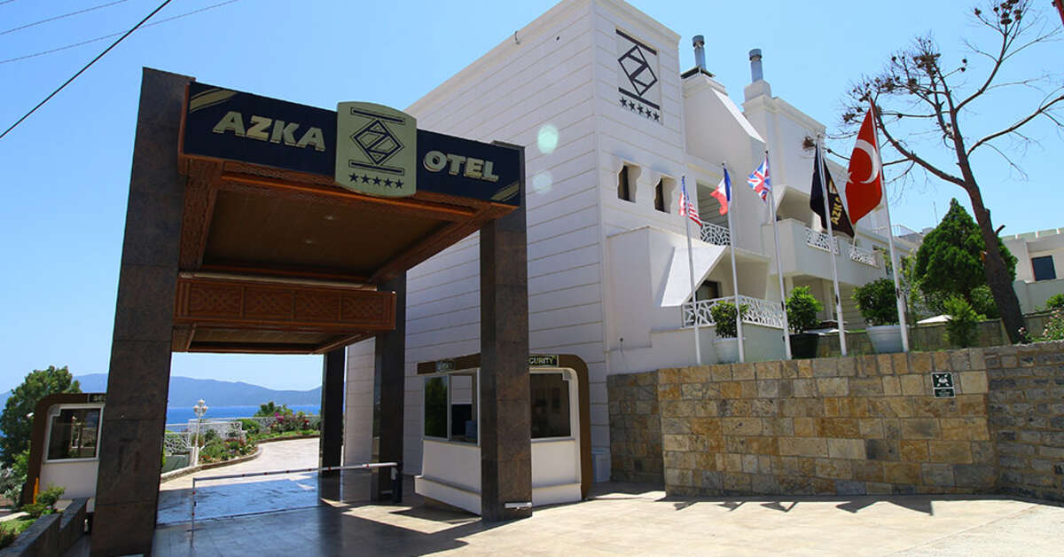 Een foto van de buitenkant van Azka Otel