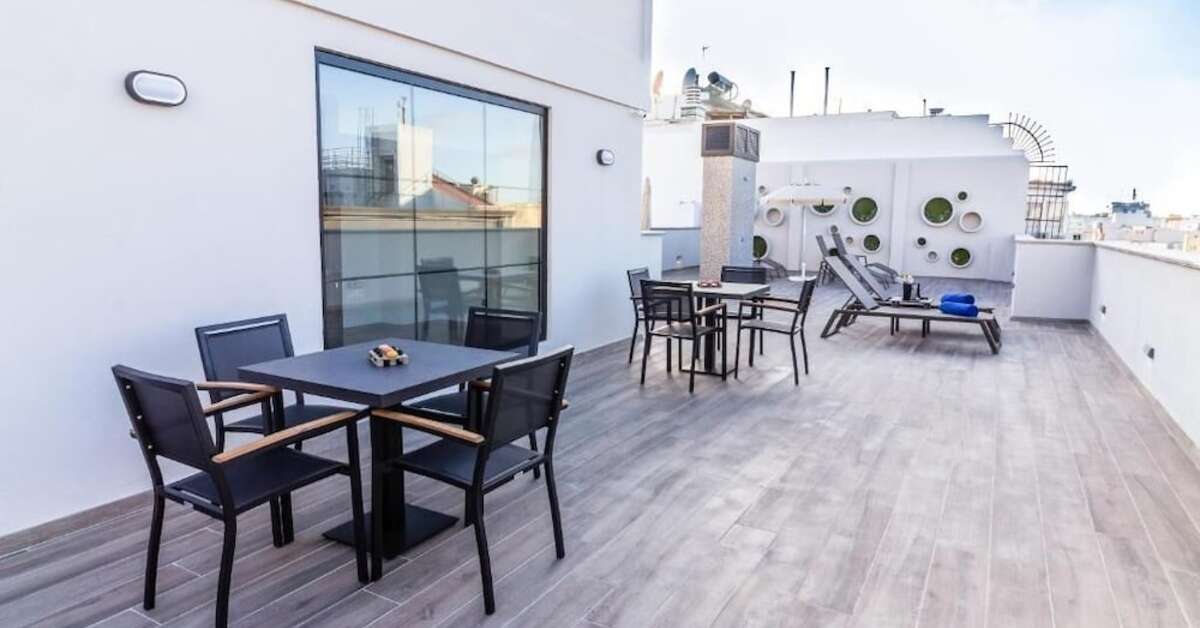 Een foto van het terras bij Urban Sea Holiday Homes