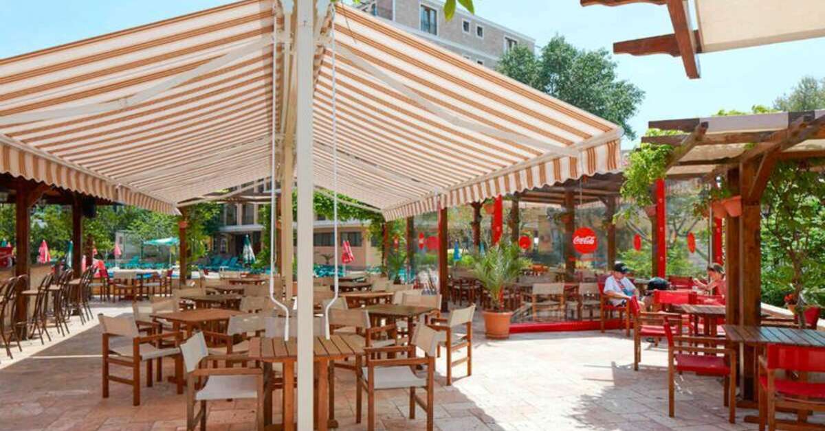Ein Foto von der Terrasse im Hotel Mena Palace